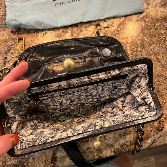 Hobo International magnetic wallet with detachable chain strap - Picture 4 of 9